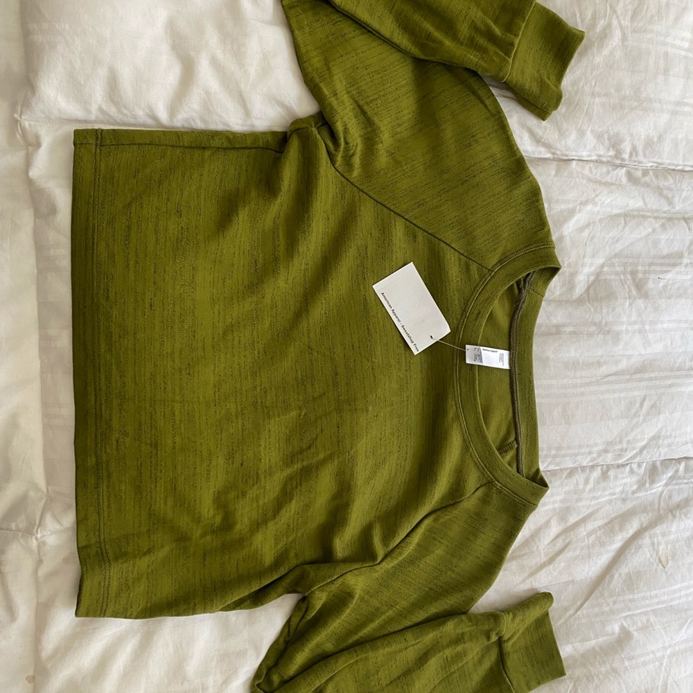 Long sleeve, crop top